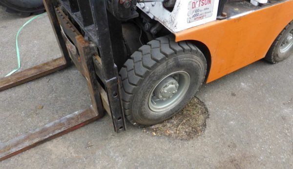 OrV8157to-hazard-pothole-forklift-600×347